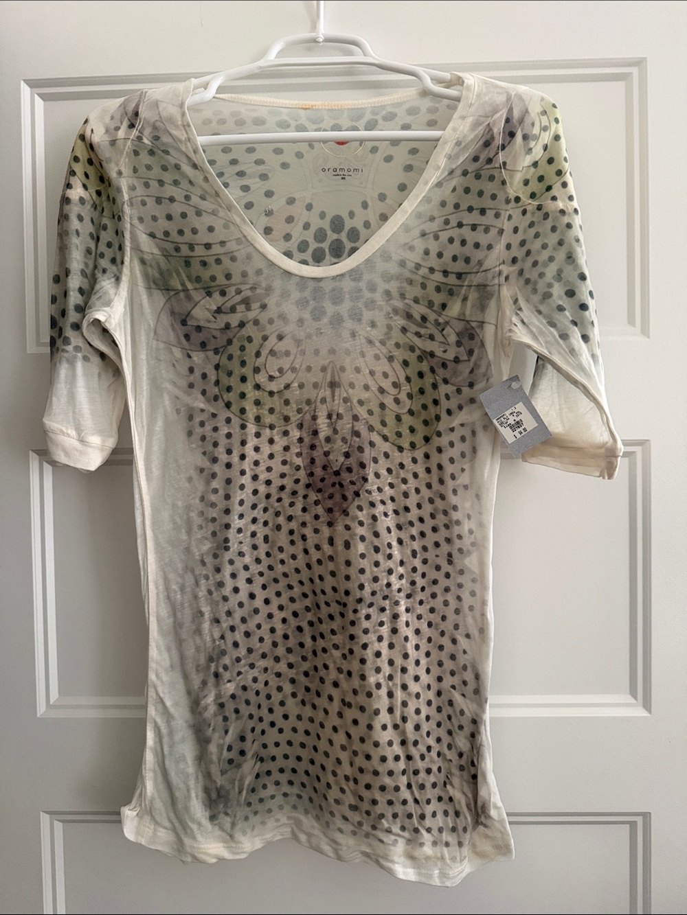 Women's Scoop Neck Patterned Tee in Cream and Olive
